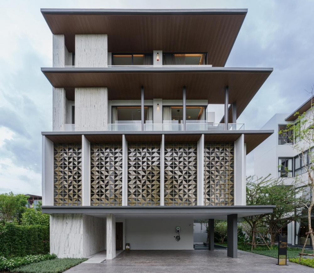 For SaleHouseRama9, Petchburi, RCA : Single house for sale, Luckchu Pool Villa (Buy directly from the project) 𝗔𝗥𝗧𝗔𝗟𝗘 𝗔𝗦𝗢𝗞𝗘 - 𝗥𝗔𝗠𝗔 𝟵 Experience a new experience with New Urban Luxury Pool villa, the only one in the heart of Rama 9, starting from 35 - 80 million *