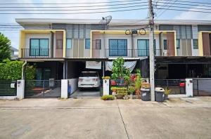 For SaleTownhousePattanakan, Srinakarin : The house is in a good location near the university. Cheapest in The Connect -Phatthanakan 38
