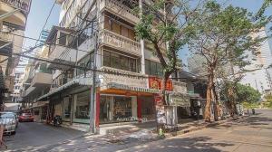 For SaleOfficeSathorn, Narathiwat : Office building for rent, For Sale on Narathiwas rd. Close to main road only 20 m.