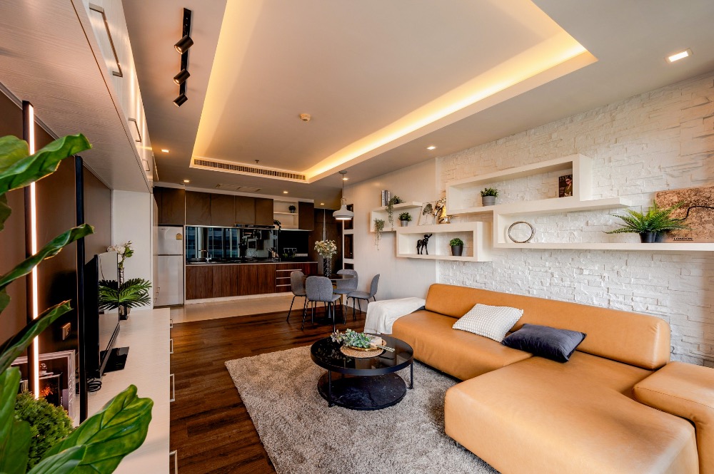 For SaleCondoSukhumvit, Asoke, Thonglor : The owner is selling it himself at a very good price. Renovated condo, 2 bedrooms, 2 bathrooms, plus furniture and electrical appliances. Completely ready to move in, next to BTS Thonglor.