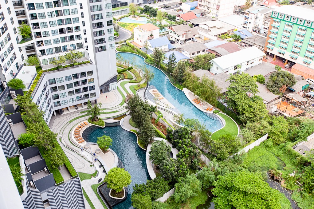 For SaleCondoBangna, Bearing, Lasalle : 🌇 Luxurious Studio with Pool View at Ideo O2 Bangkok 🏙️