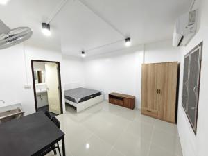 For RentCondoBang kae, Phetkasem : *New building The Corner 3 iii in the middle of Soi Phetkasem 42, intersection 1 - near Siam University-BTS-MRT Bang Wa-Seacon Bang Khae -Chao Pho Suea 2 Shrine-The Mall Bang Khae-Seni Market