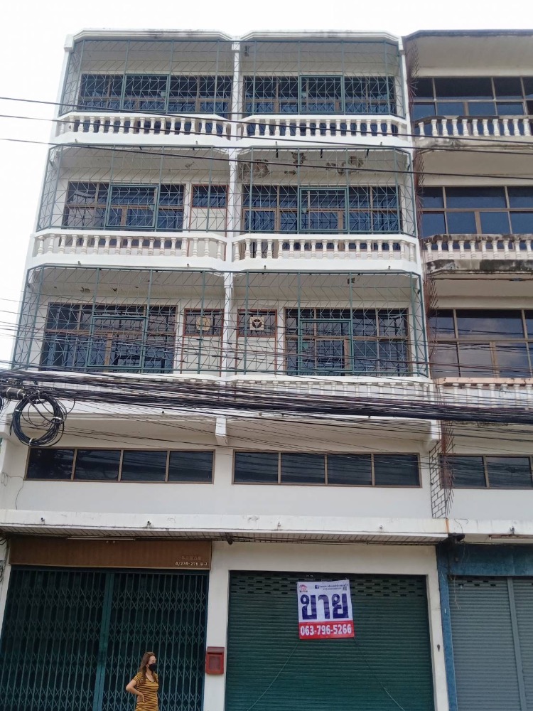 For SaleHouseBang kae, Phetkasem : Commercial building for sale, 2 booths, beautiful, cheap, located on Petchkasem Road 69, suitable for living or trading, interested, contact Line @841qqlnr