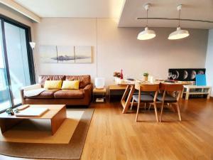 ขายคอนโดสุขุมวิท อโศก ทองหล่อ : The Lumpini 24 - Fully Furnished 2 Bedrooms / Prime Location Close to BTS Phrom Phong