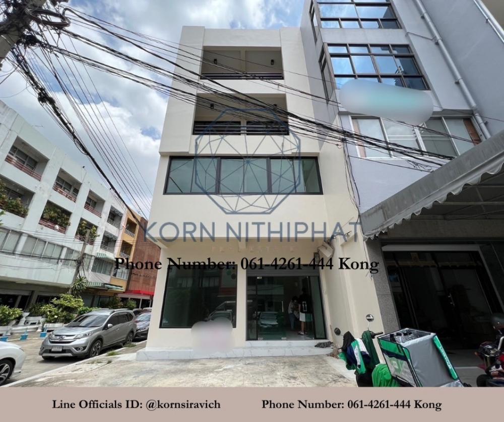 For RentShophouseMin Buri, Romklao : Commercial building for rent, Ramkhamhaeng (end part) for doing business, has parking for 3+3 cars.