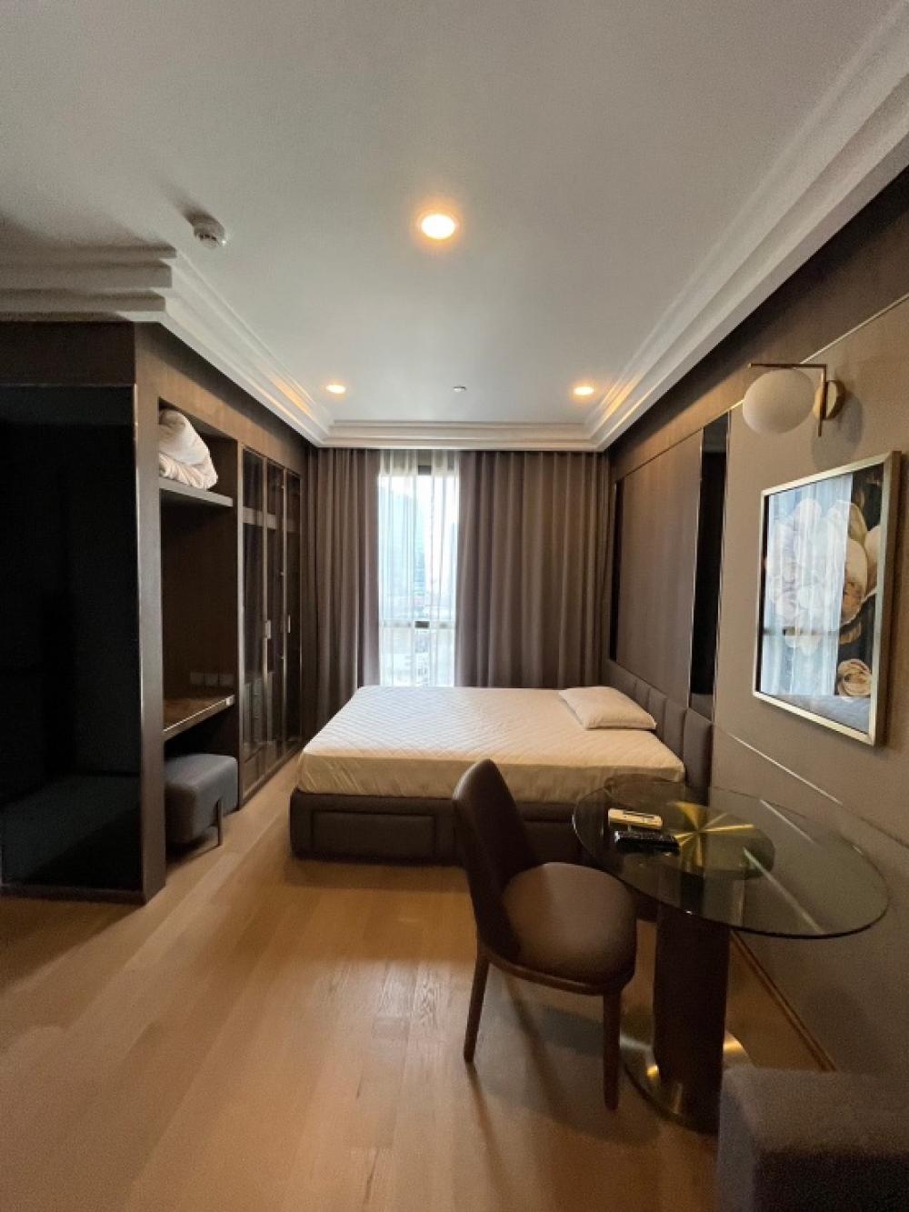 For RentCondoSiam Paragon ,Chulalongkorn,Samyan : Ashton Chula Silom, size 24 sq m, Studio room, but complete, ready to move in. Price 21000 baht. If interested, hurry up and make an appointment to visit 0614162636.
