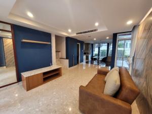 ให้เช่าบ้านเลียบทางด่วนรามอินทรา : 210sqm Modern Newly Renovated house 2 beds for rent at Bangkok Villa