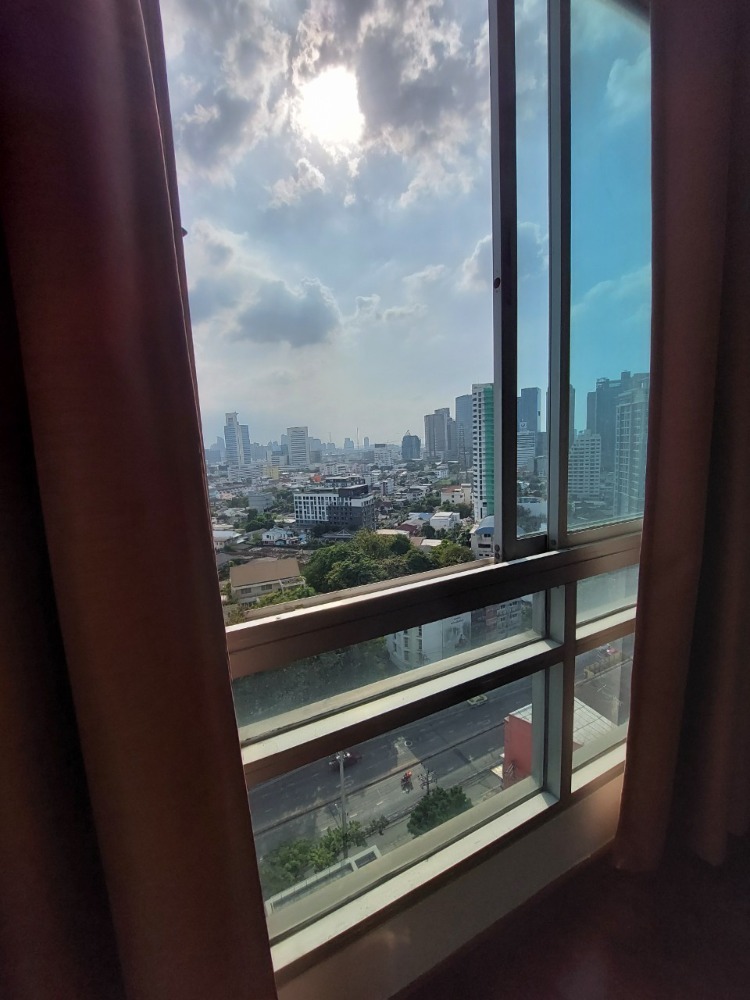 For SaleCondoLadprao, Central Ladprao : Condo for sale THE ZEST Near LADPRAO MRT and BTS 5Yakladprao station  Space 78 s.q.m. corner room Unblock view  2 bedrooms and 2 bathrooms Big living room