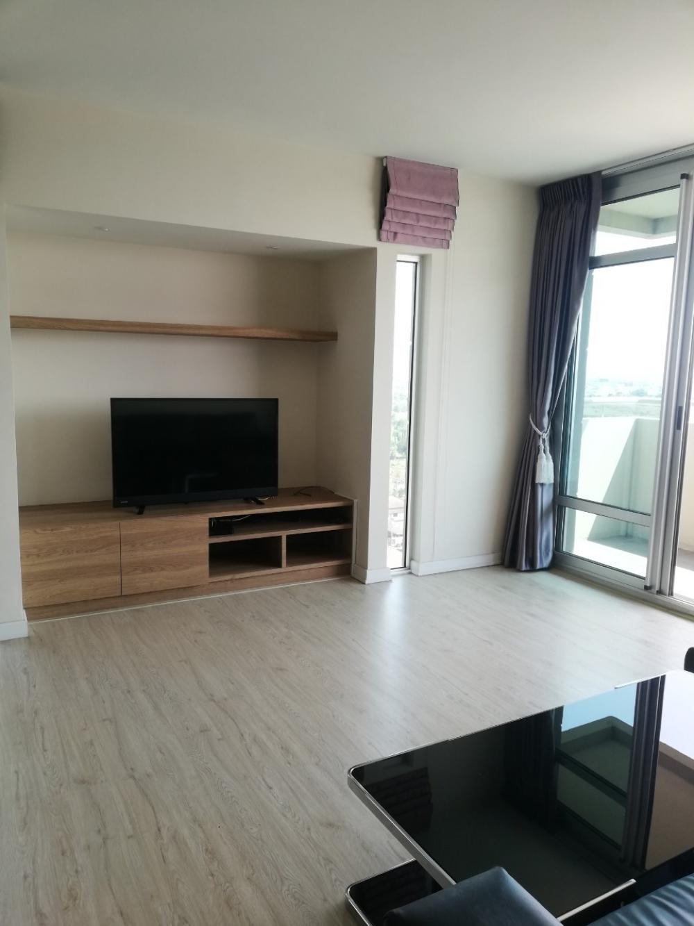 For SaleCondoChaengwatana, Muangthong : Condo for sale, The Lake, Muang Thong Thani, lake view, complete furniture and electrical appliances. ready to move in