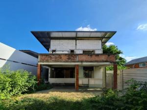 For SaleLandOnnut, Udomsuk : LTH9267 – Land with house for Flipping investment in Preedi 40 size 66 Sq. w. Near BTS Ekkamai Station ONLY 16.5 MB