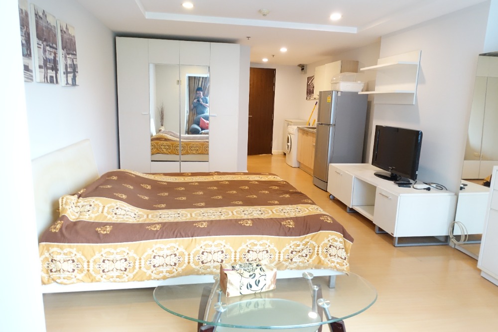 For SaleCondoNana, North Nana,Sukhumvit13, Soi Nana : 🔥 Urgent sale, luxury condo In the heart of Sukhumvit 13, the price is very cheap 🔥 Fully furnished with electrical appliances You can enter now.!!!!!!!!!