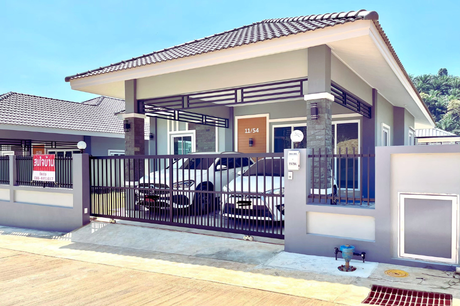 ขายบ้านระนอง : 🏠 บ้านเดี่ยวชั้นเดียว ‼️ บรรยากาศรีสอร์ทเชิงเขา หิ้วกระเป๋าเข้าอยู่ได้เลย ไม่ต้องทำอะไรเพิ่มอีก โครงการทำให้หมดแล้ว ของแถมมากมาย คุ้มมาก