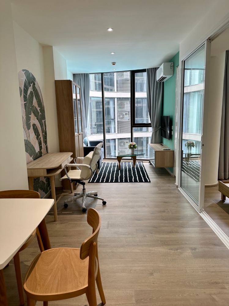 For RentCondoSukhumvit, Asoke, Thonglor : Condo for rent, Soi Sukhumvit 10, ready to move in, convenient transportation, 350 meters to BTS MRT Asoke Nana and Benjakitti Park.