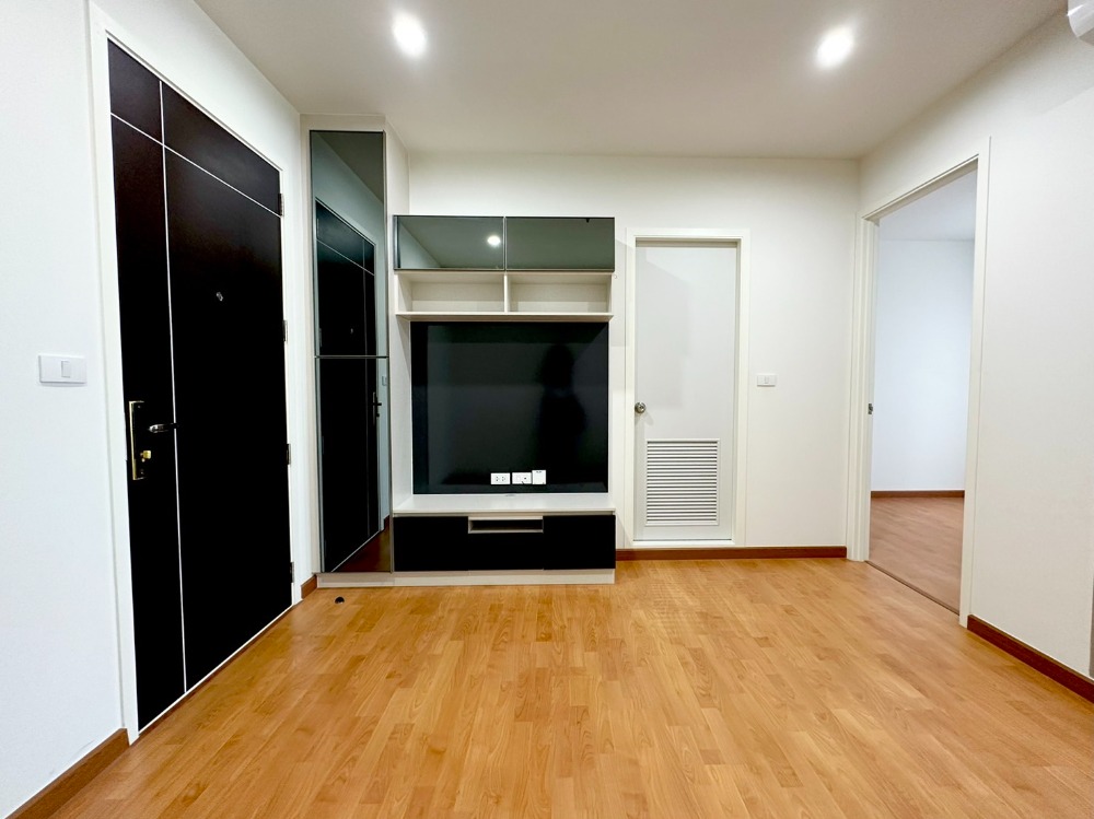 For SaleCondoSamut Prakan,Samrong : Selling very cheaply!! Condo The President Sukhumvit - Samut Prakan (THE PRESIDENT SUKHUMVIT - SAMUTPRAKAN) The new room is very spacious !! Size 32.38 sq m, next to Robinson Samut Prakan, next to Phraeksa BTS station, very convenient to travel !!