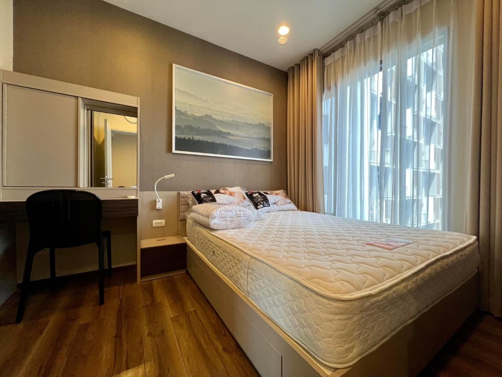 For RentCondoSapankwai,Jatujak : ONYX Saphan Kwai: 31sq m, 8th floor (One bedroom), The balcony is in the south, not hot, cool breeze, the bedroom is in the east, next to Phaholyothin Road, near BTS, Big C, Hospital, many restaurants