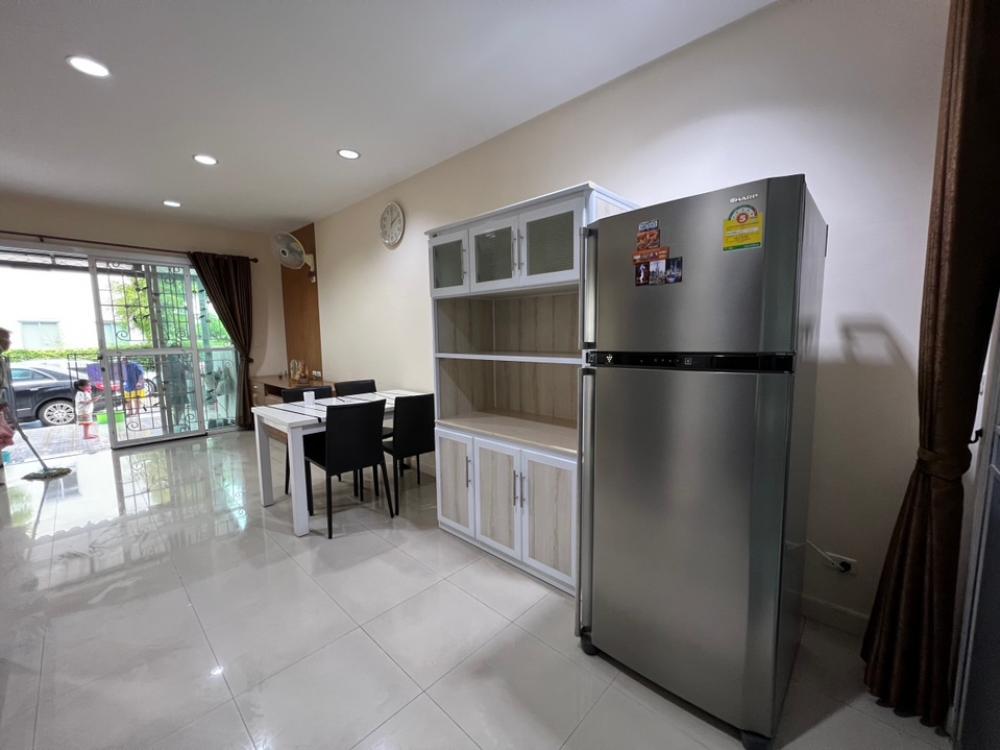 ขายทาวน์เฮ้าส์/ทาวน์โฮมวงเวียนใหญ่ เจริญนคร : ขายทาวน์โฮม 3 ชั้น บ้านกลางเมือง เออบาเนี่ยนสาทร ตากสิน 1 ใกล้ bts วุฒากาศ เดอะมอลล์ท่าพระ the circle