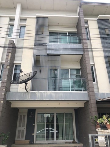 For SaleTownhouseOnnut, Udomsuk : 3-storey townhome for sale, Town Avenue Srinakarin Village, On Nut 68, size 3 bedrooms, 4 bathrooms, area 22 sq m.