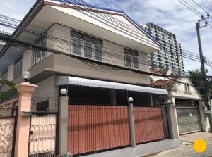 For RentShophouseSapankwai,Jatujak : LTH9275 – Commercial FOR RENT in Saphan khwai size 258 Sq. M. Near BTS Saphan khwai Station ONLY 45k/Month