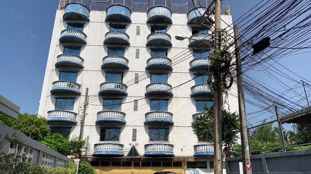 For SaleShophouseChokchai 4, Ladprao 71, Ladprao 48, : For sale: 7-story office building, Lat Phrao 48 area, intersection 3-3-4, area 104 square meters, usable area 1350 square meters.