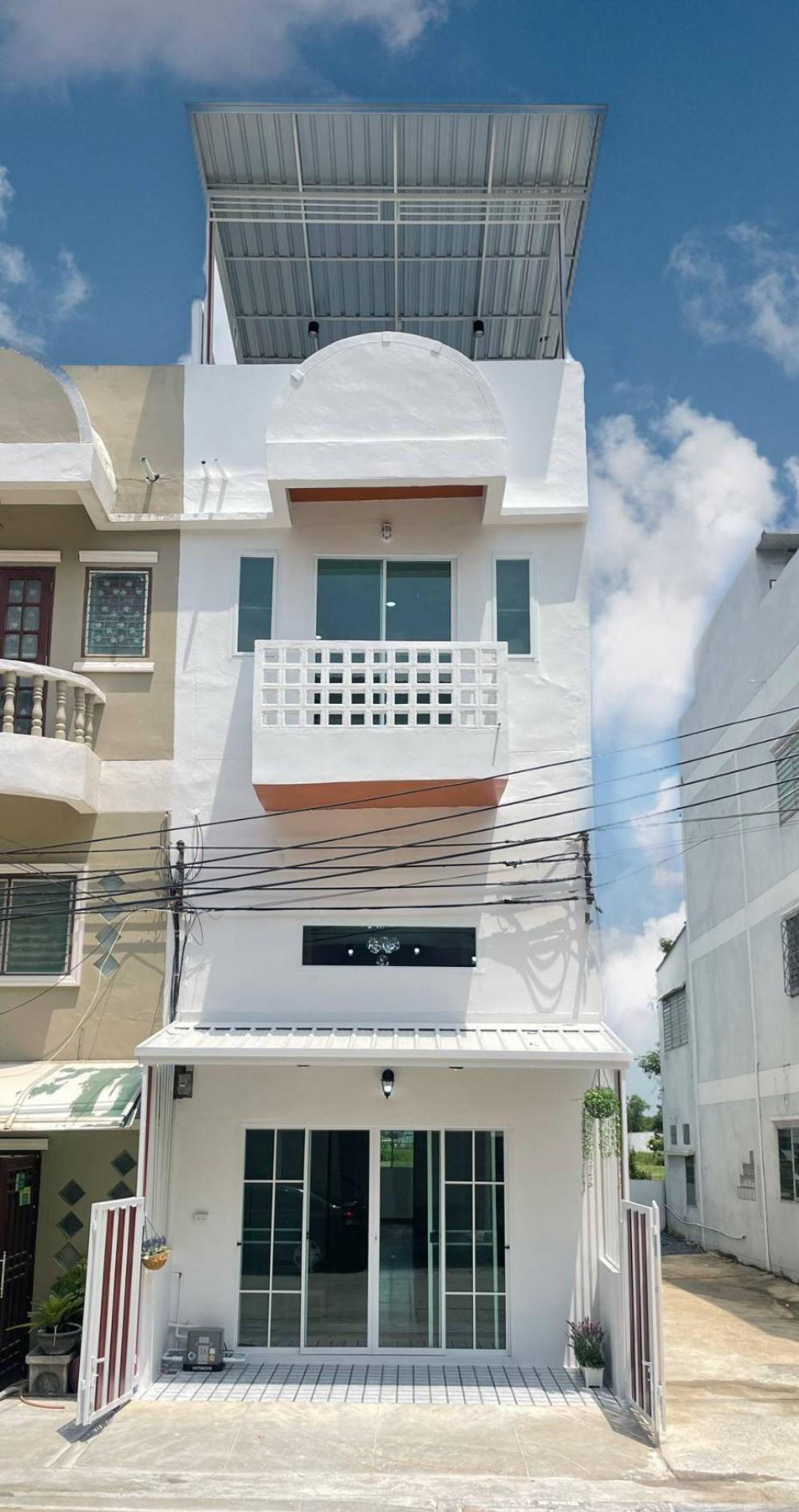 For SaleTownhouseMin Buri, Romklao : Selling a 4-storey commercial building, Sinanan Village Behind the corner, entering the alley 50 meters, Soi Leap Waree 55, Khok Twin, Nong Chok