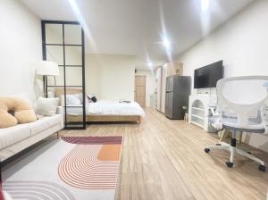 For SaleCondoChiang Mai : Serano condo for sale, near the airport, 5 minutes, 28 sqm, 1.25 million, fully furnished