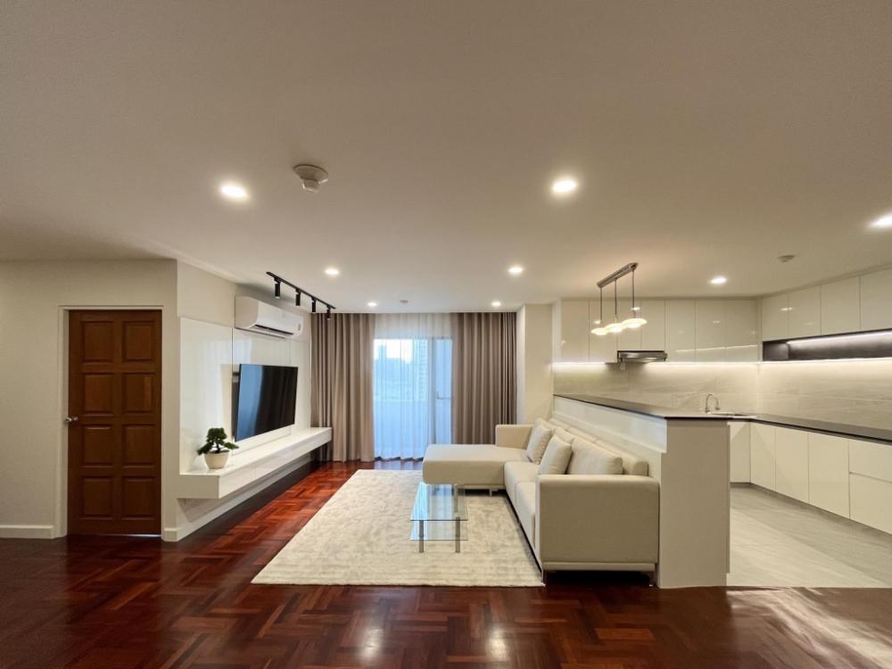 For SaleCondoSukhumvit, Asoke, Thonglor : (Code : M617) Newly Renovated 3 Bedrooms Condo with City View for Sale - Richmond Palace Sukhumvit 43 - BTS Phrom Phong