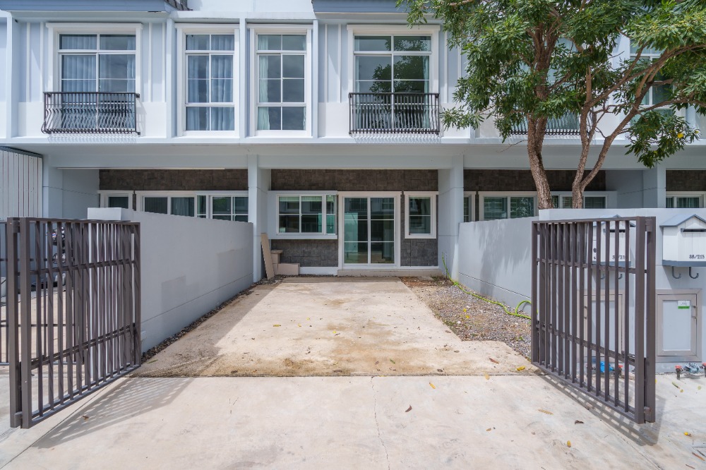 For SaleTownhouseSamut Prakan,Samrong : Sell - Townhouse INDY Bangna only 5MB