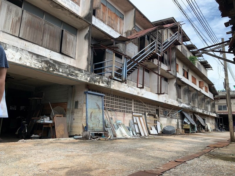 For SaleWarehousePinklao, Charansanitwong : Warehouse for sale, Soi Charansanitwong 71,75 Near the expressway, only 600 meters, can go in and out of many routes, Bang Phlat District, Bangkok.