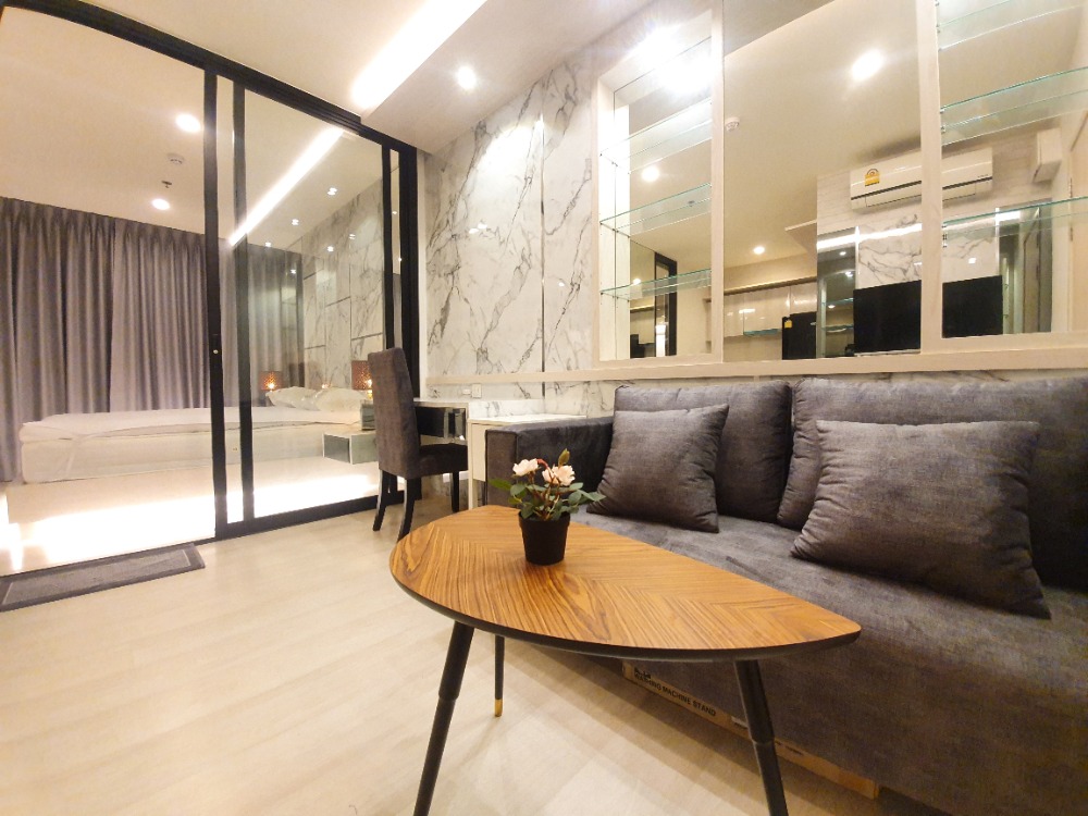 For RentCondoRama9, Petchburi, RCA : For Rent: Life Asoke, next to MRT Phetchaburi, Airport Link Makkasan, beautiful room with built-ins, type 1 bedroom, rent 25,000 baht including common fees, ready to move in mid-Feb. '24.