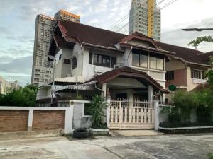 For RentHouseLadprao, Central Ladprao : House for rent in Ladprao area, 3 bedrooms, 3 bathrooms, fully furnished, rental price 35,000 baht per month