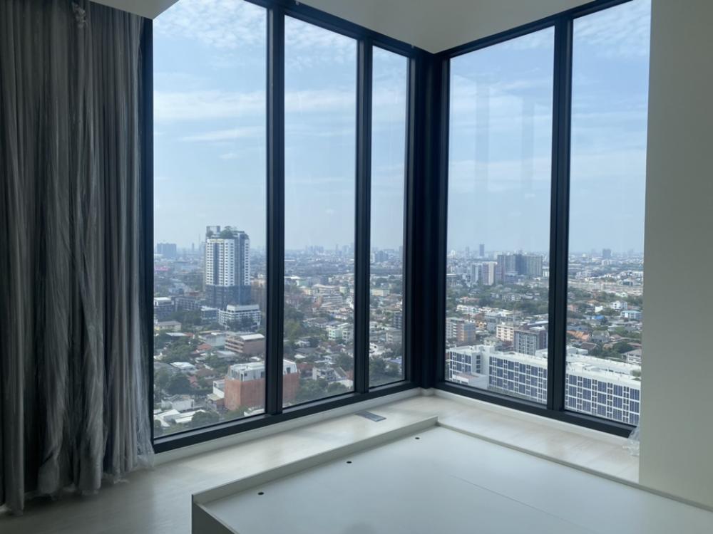 For SaleCondoKasetsart, Ratchayothin : 📍First hand project room, this view, master room, glass in the corner, great view without blocking the view, 1bed plus 48.59 sq m, Mazarine Ratchayothin 7.15mb, 26th floor, free furniture package, register to view the project and have a chance to receive 