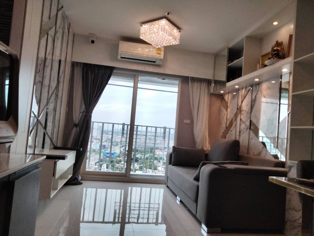 For SaleCondoSathorn, Narathiwat : Wow price!! The Key Sathorn-Charoenrat, 2 bedrooms, 28th floor, corner room, not attached to anyones room Built-in and free furniture + all electrical appliances