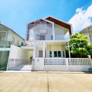 For SaleHouseปทุมธานี รังสิต ธรรมศาสตร์ : ขายบ้านรีโรเวทใหม่พร้อมเข้าอยู่