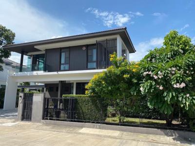 For SaleHouseBangna, Bearing, Lasalle : Lost 1 million. Single house for sale, Mantana Bangna Km.7, near Mega, size 4 bedrooms, 5 bathrooms, beautiful house with furniture.