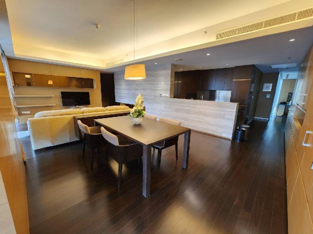 For SaleCondoWitthayu, Chidlom, Langsuan, Ploenchit : Luxury Condo in Rajdamri, 2 bedroom, high floor, fully furnished.