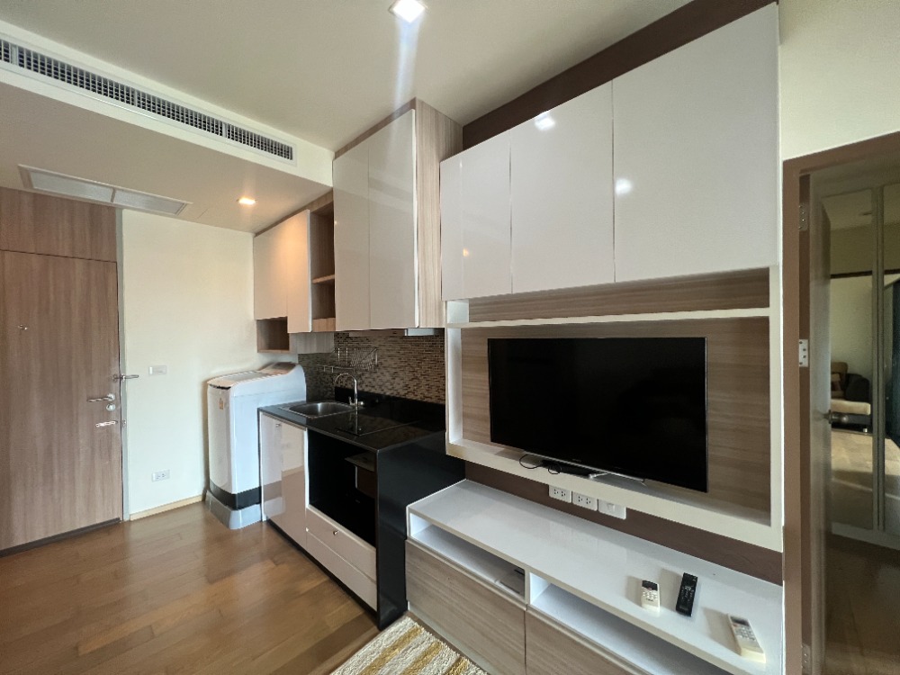 For RentCondoRatchathewi,Phayathai : Urgent, reduced price, only this month for rent, Noble Revent, 2 bedrooms, not hit by the construction side Fully furnished, very new room
