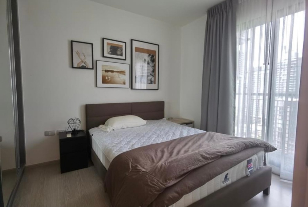 For RentCondoSukhumvit, Asoke, Thonglor : RHYTHM Sukhumvit 36-28  : 33 sq m, 19th floor. Near BTS Thonglor .Features include a spacious living area, modern kitchen , in-unit laundry, and a private balcony with stunning city views. Conveniently located near publi
