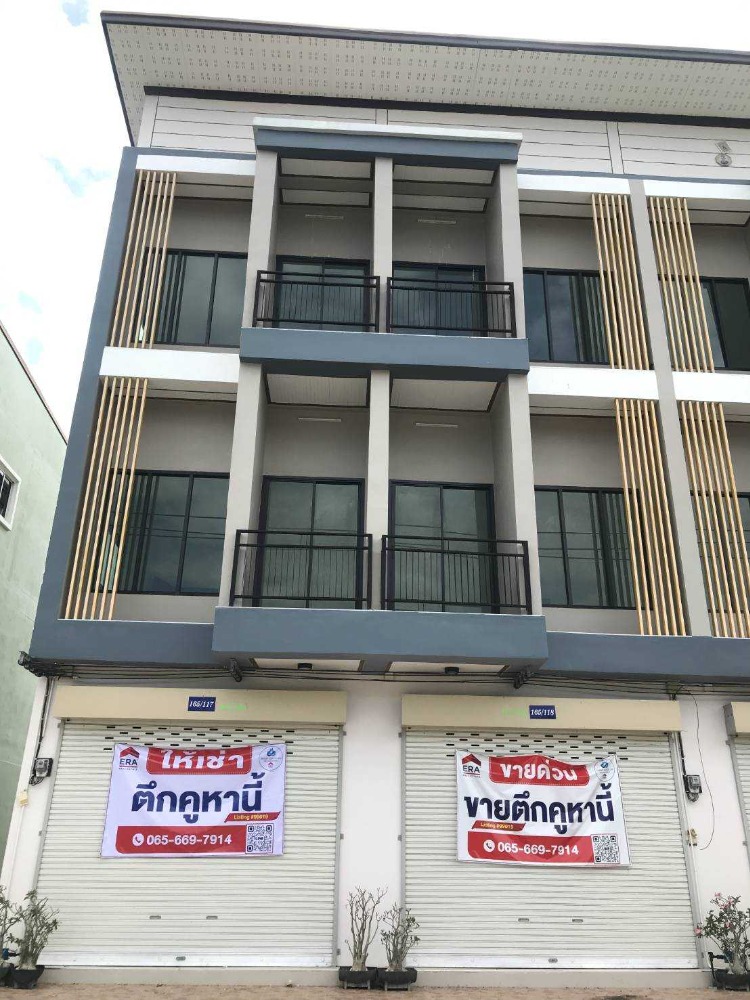 For SaleShophouseKanchanaburi : L079964 Commercial building for sale, 3 bedrooms, 3 bathrooms, usable area 199.99 sq m. Mueang Kanchanaburi, Kanchanaburi