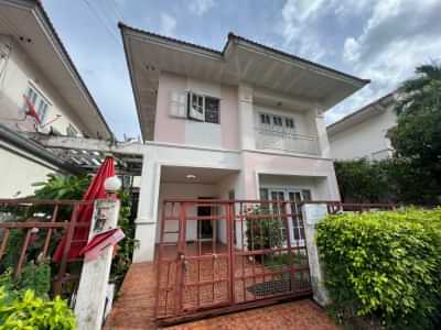 For RentHousePathum Thani,Rangsit, Thammasat : Twin house for rent, 37 sq m., 3 bedrooms, 2 bathrooms, 2 air conditioners