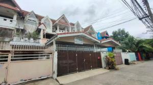 For SaleTownhouseLadprao, Central Ladprao : 📢✨ Townhouse for sale, 3 floors, 2 booths, total area 70 sq m. (Lat Phrao 42), convenient transportation, near BTS Phawana station.