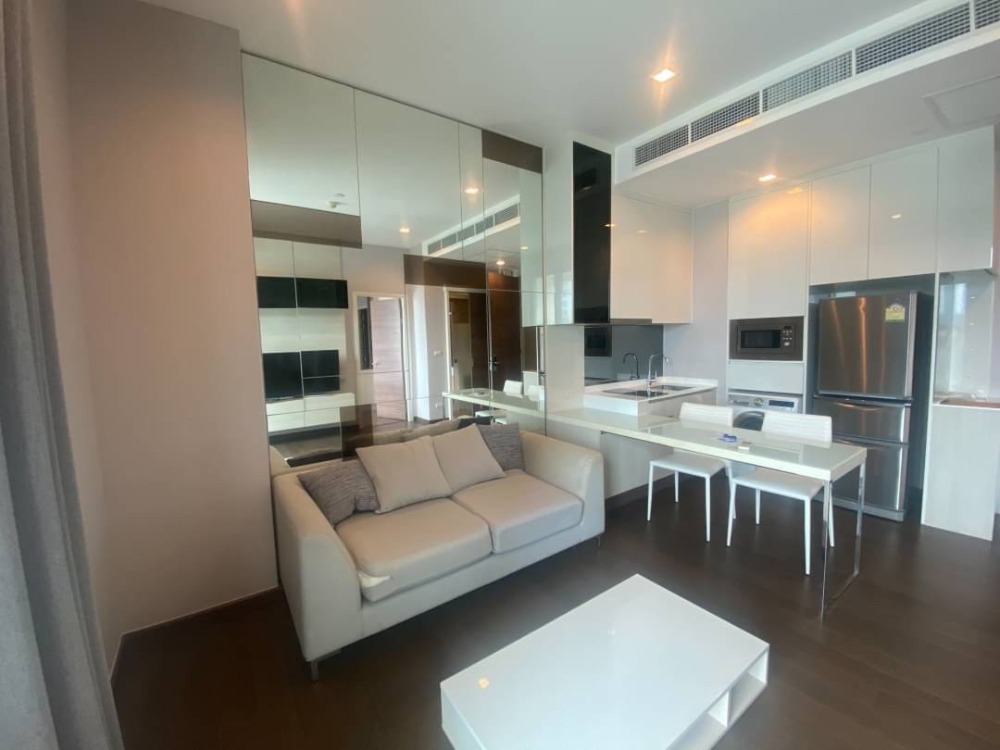 For SaleCondoRama9, Petchburi, RCA : Q Asoke Urgent sale 7.9 million baht, 1 bedroom, size 44 sq m, ready to tour the room. Please contact me.