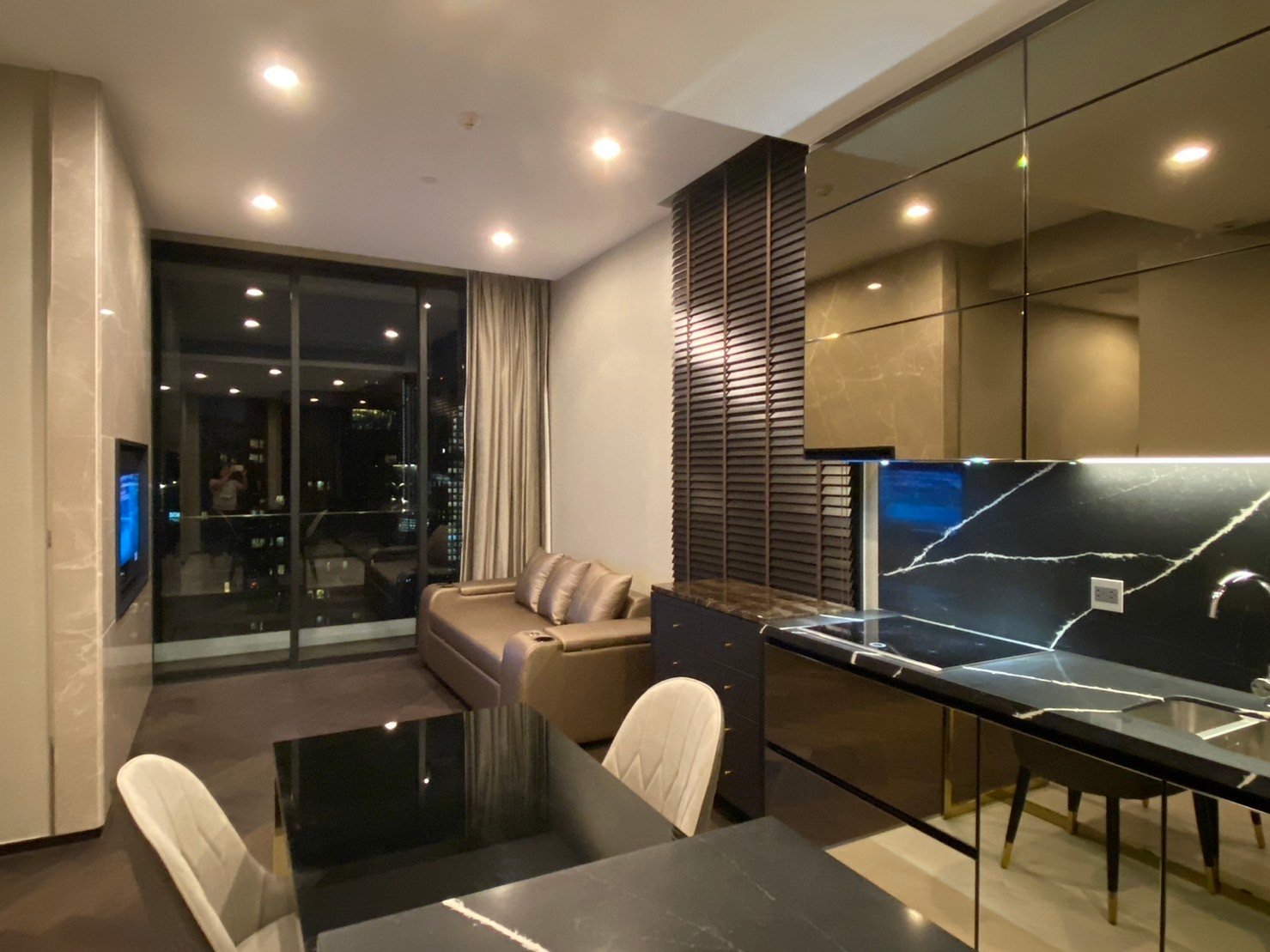 ขายคอนโดสุขุมวิท อโศก ทองหล่อ : LTH8409 ‚ The Esse Sukhumvit 36 FOR SALE 2 Bedrooms 2 Bathrooms Size 74 Sq.M. Near BTS Thong Lo station ONLY 25 MB