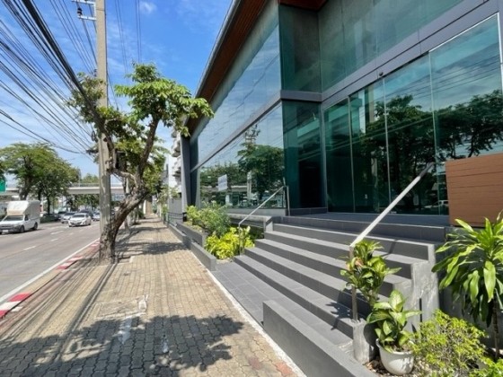 ให้เช่าโชว์รูม สํานักงานขายบางซื่อ วงศ์สว่าง เตาปูน : โทร. 081-632-0632 ให้เช่า โชว์รูม Showroom ชั้น 1 และชั้น 2 / ริมถนนรัชดาภิเษก ใกล้แยกประชานุกูล พื้นที่ 750 ตารางเมตร จอดรถ 10 คัน ทำเลดีมาก เหมาะเป็น Showroom รถยนต์ , คลีนิคเสริมความงาม , ธุรกิจ Online , อื่น ๆ