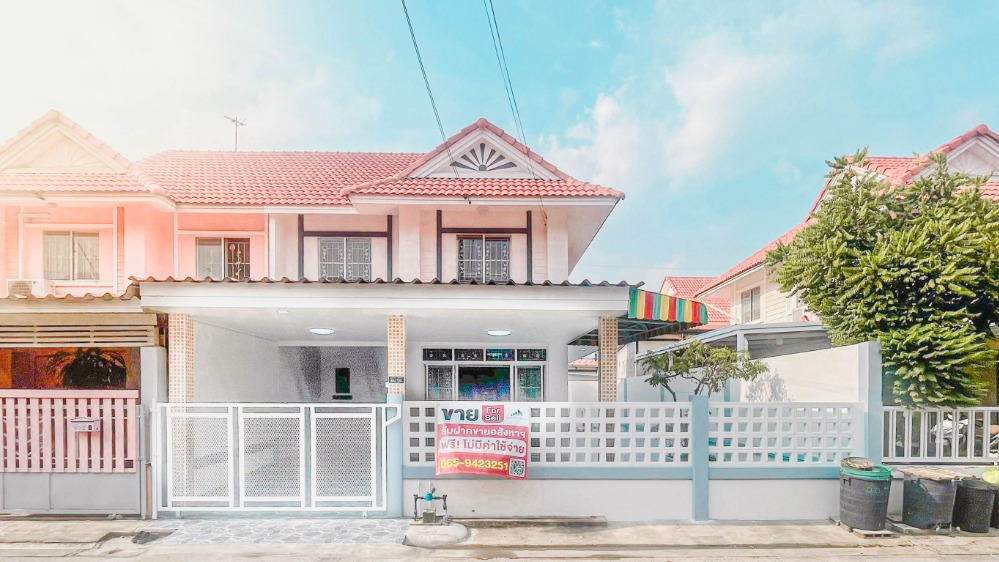 For SaleHousePathum Thani,Rangsit, Thammasat : H0209😍 For SELL 2 floors for sale,🚪3 bedrooms🚄near Future Park Rangsit🏢Pruksa Village D Pruksa Village D🔔House area: 36.80 sq m.🔔Usable area: 150.00 sq m.💲For sale: 3,100,000 ฿ 📞O92-8676473,O65-9423251✅LineID:@sureresidence