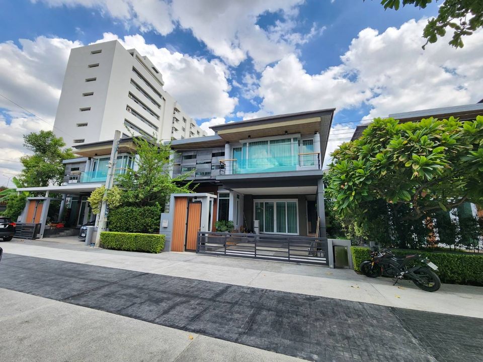 ขายบ้านลาดพร้าว เซ็นทรัลลาดพร้าว : JJ421  ขาย บ้านเดี่ยว หมู่บ้านแกเลอรี่ เฮ้าส์ แพทเทิร์น ซอยลาดพร้าว 1 แยก31