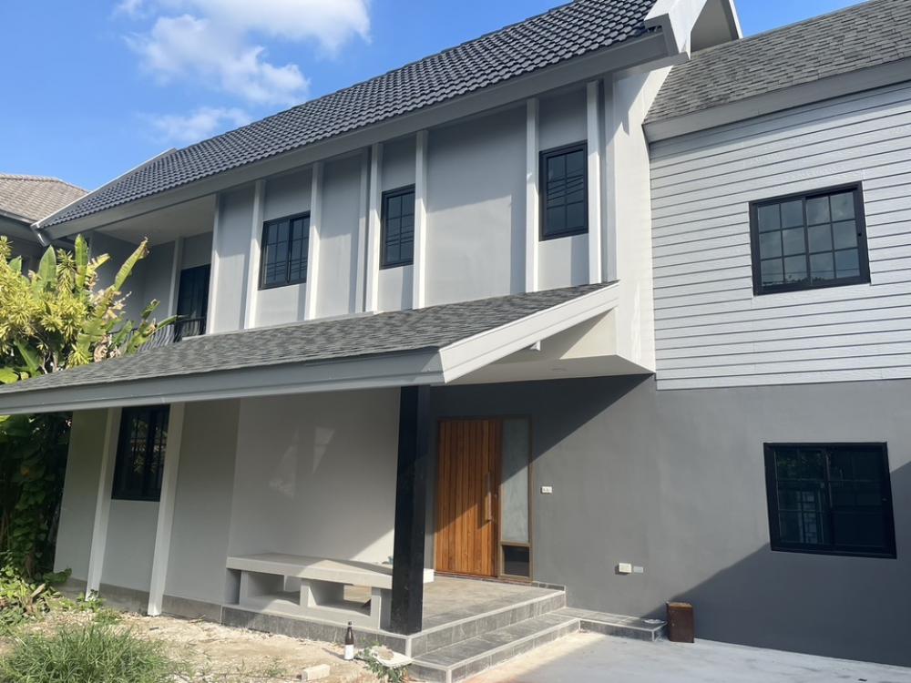 For RentHouseKasetsart, Ratchayothin : 💥Rent Soi Suea Yai, detached house For rent near Ratchada Criminal Court, 4 bedrooms, parking for 3 cars.
