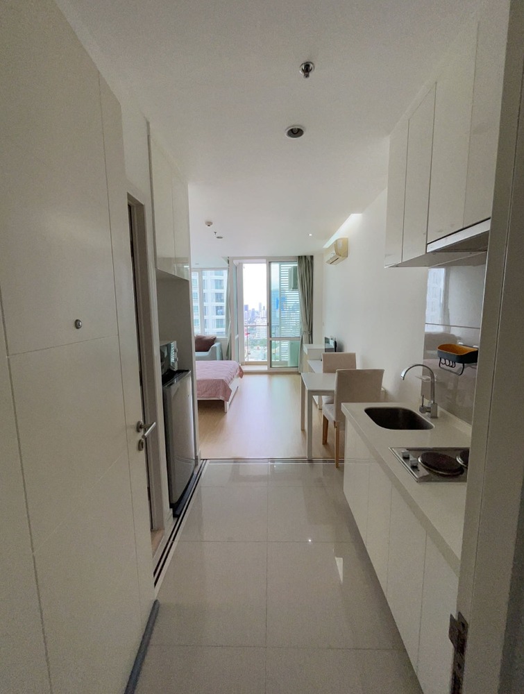 For SaleCondoRama9, Petchburi, RCA : Condo for sale, TC Green, Building B, studio, 30 sq m, south side, with furniture. Electrical appliances