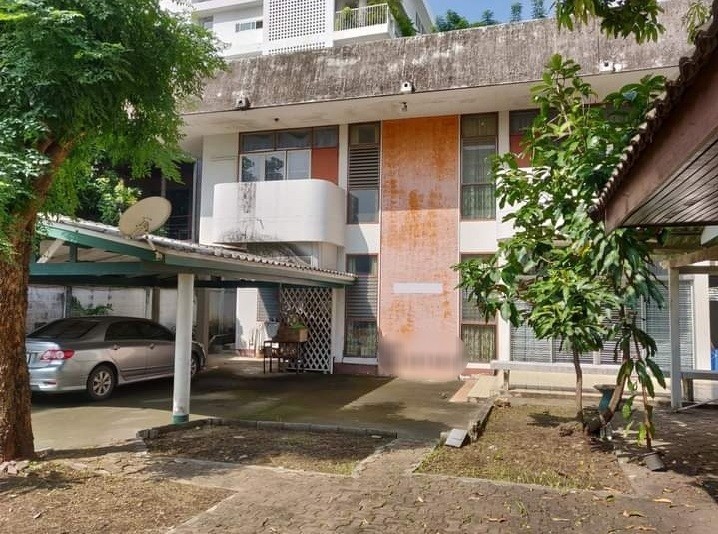 ขายบ้านสุขุมวิท อโศก ทองหล่อ : WW732 ขาย บ้านเดี่ยว 2 ชั้น เน้นขายที่ดิน ถนนเอกมัย ซอย10 แยก2