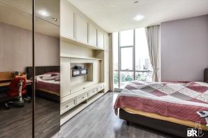 ขายคอนโดสาทร นราธิวาส : For Sale The Room Sathorn High Rise Condo near BTS St.Louis / BTS Surasak High floor 7.3 MB