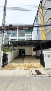 For RentTownhouseChokchai 4, Ladprao 71, Ladprao 48, : 3-storey townhome for rent, Nakniwas 24, Ladprao 71 Road, behind the corner, there is a living space on the side. Can be made into an office